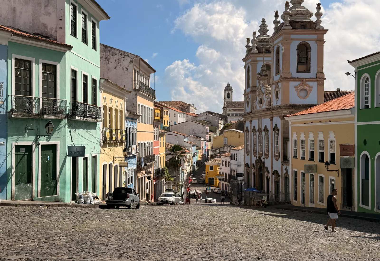 Façades historiques d'une rue du centre de Salvador de Bahia